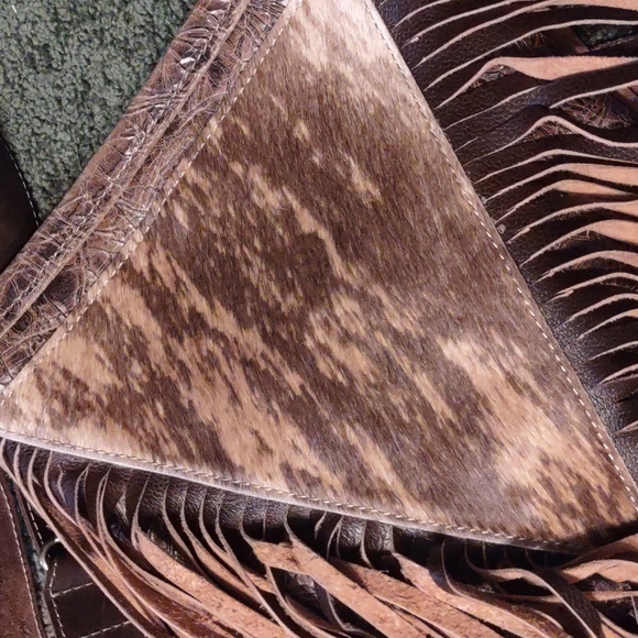 Turkey Creek Designs. Hand Made in Texas. Leather/fur/ fringe bag. - Picture 12 of 15